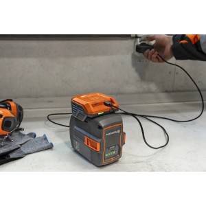 Компактный USB-C адаптер Husqvarna 40-USB150X (9707225-01) Компактный USB-C адаптер Husqvarna 40-USB150X (9707225-01)